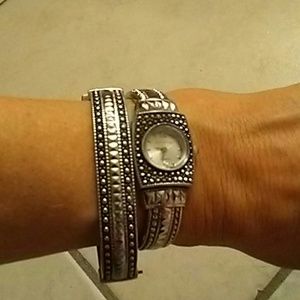 Clip on watch and Bracelet 2 pairs of earrings 1 r